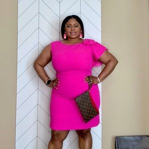 Sleeveless pink dress with shoulder bow